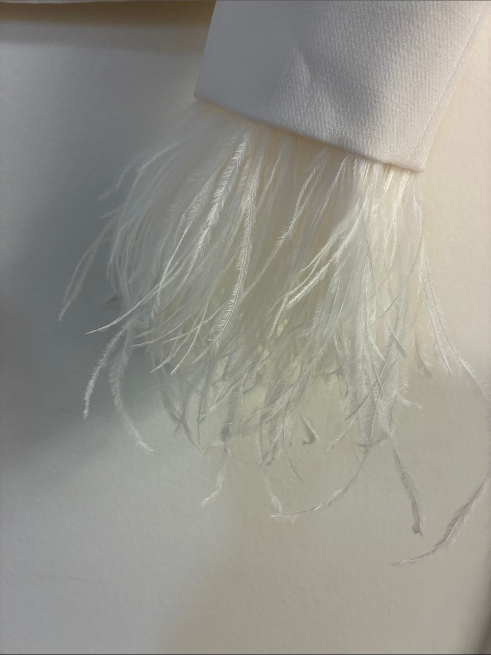 ZARA Cream Feather-Cuff Cropped Blazer with removable cuffs. Soft elegant lining - Picture 3 of 10